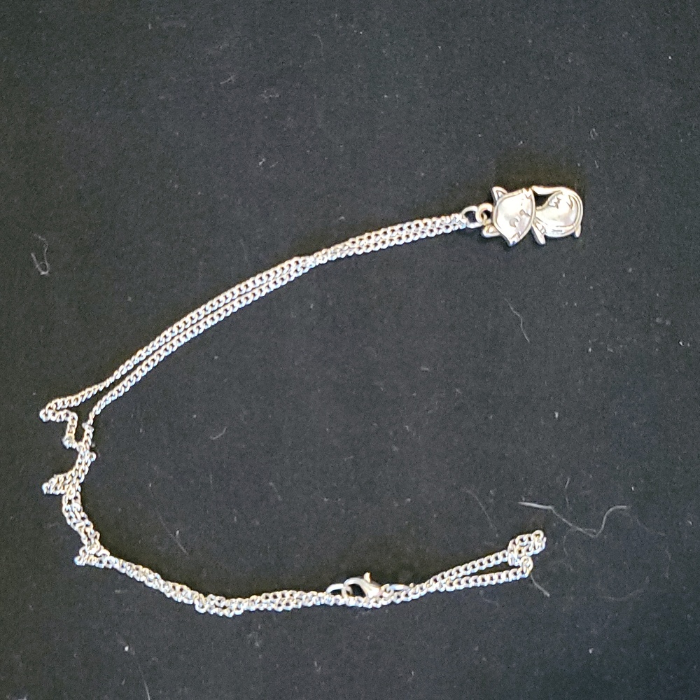 Two Fox Necklace - Picture 2 of 2